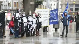 23 01 23 Satirischer Protest gegen Soldatensegnung von Kardinal Woelki in K&ouml;ln