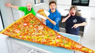 Eating The World&rsquo;s Largest Slice Of Pizza - Challenge