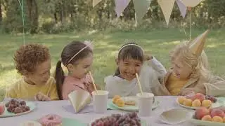 The Happy Food Parade 🥕🍎 | Fun Nursery Rhymes About Eating Healthy