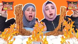 تحدى اكل 4 من النودلز الكورى🥘 مع نصف كرتونه بيض🐣 ضداختى شيماء