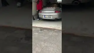 Porsche 911 (996) -  smoke from left exhaust - cold start