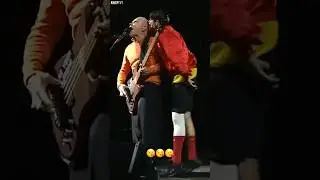 Anthony Kiedis Gives Flea A Kiss On The Head! 😘 #rhcp #redhotchilipeppers #live #shorts