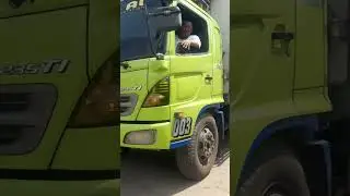 20 Tons of Saltwater Catfish Arrive in a Giant Truck! | Unbelievable Seafood Delivery 🚛🐟