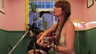 ROBYN WALLIS JOHNSON performs SAY IT WITH WINE at Hockley Hustle on Oct 19th 2025