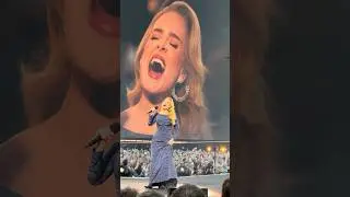 She is gorgeous❤️&zwj;🔥 #adele #concert #singer #adelemusic #song #hello #shorts #short #ytshorts