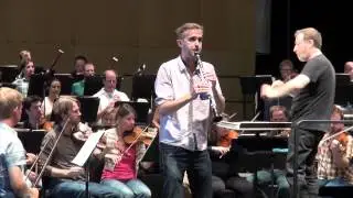 Emil Jonason rehearsing Magnus Lindberg Clarinet Concerto