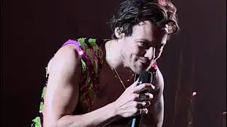 Harry Styles singing &ldquo;Happy Birthday&rdquo; to a fan in Korean and English (Live in Seoul, Korea 20230320)
