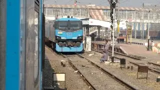 Hutatma Express arriving Daund, Crossing with WAG12B Solapur Division