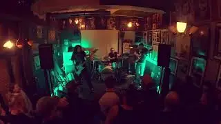 Live in der Funzel - D&Uuml;BEL - Song: 01_Labyrinth - 08.11.2025