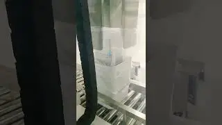 Plastic square barrel bagging machine, fully automatic barrel bagging and sealing packaging,
