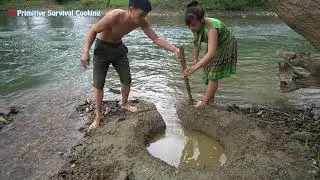 Primitive Life - Primitive Fish Trap By Mud Hole Catch Alot of Fish - Smart Build Trap for Survival
