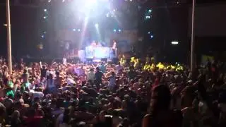 Partysquad zakken en springen op Totally summer Blanes 8 augustus 2012