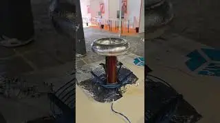 🚀 Ionic Motor or Corona Discharge Electrostatic Motor? ⚡ Tesla Coil Experiment @ Maker Faire Rome