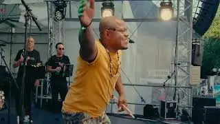 Salsa made in Luxembourg!  Alberto Caicedo makes the audience cheer and dance!