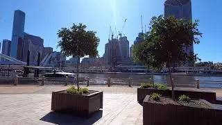 Brisbane Australia Walking Tour A chat on the Victoria Bridge 16/8/22 15C-59F 9.45 AM