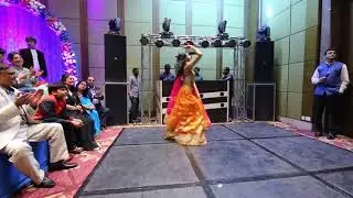 गजब का डांस किया लड़की ने शादी वाले डीजे पर - Indian Wedding Video