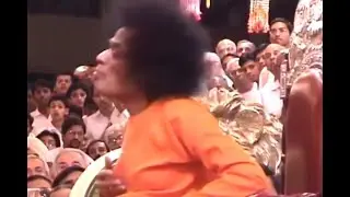 Sathya Sai Baba i Falsi Miracoli Scoperti