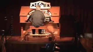 Lance Hutchinson demonstrates the Christie Cinema Organ