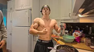 BODYBUILDER GETS A FRAT HOUSE EXPERIENCE
