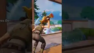 Testing Out The Mythic Goldfish #fortnite #fortniteclips #fortniteshorts #live