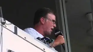 Jim Cornelison sings the 7th inning stretch 7-6-2013