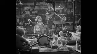 Fritz Lang's film 'M' (1931) - Beckert notices the letter 'M' on his shoulder