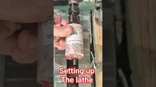 Настраиваю токарный станок для этой заготовки из эпоксидной смолы, внутри которой находятся сиден...