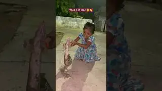 Snake-Like Fish #shorts #trending #fish #brave #girl