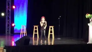 Becky Harrison chante j'entends frapper 2016