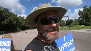 I defend Seaworld because PETA LIES