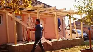 &Iacute;gy &eacute;p&uuml;lt a teraszunk
