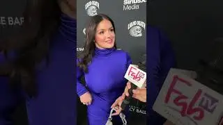 Ariel Winter stuns the press as she walks in!!!😎❤️❤️