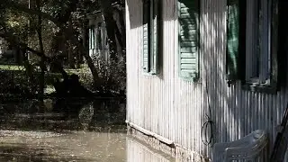 Una laguna en el Barrio Militar por un ca&ntilde;o roto