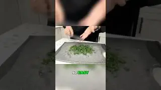 Easy Parsley Chop: Pro Chef&rsquo;s Secret for Perfect Garnish! #parsley #kitchenhacks #kitchentips