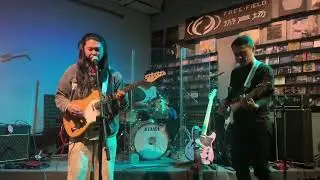Hang Out in The Woods - God's Realm (Live at Free Field)