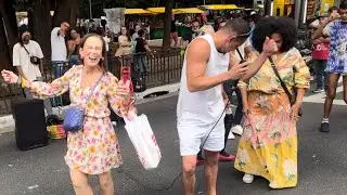 VEJA A HORA QUE AS SENHORAS SOBE EM CIMA DO CANTOR DE FORRÓ NA AVENIDA PAULISTA O COVER DA CACIBINHA