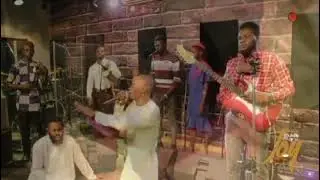 Toluwanisings at Woli Arole’s birthday praise.