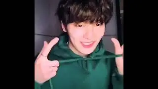 Stray Kids | Jeongin teaches how to tie a knot