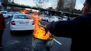 Taxi drivers' protest for regulation enters eighth day as Madrid police move in