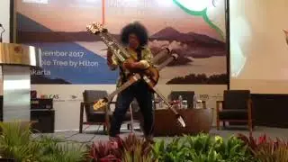 Puguh Kribo - Still got the blues - 6 tuple necks - FIRST TIME IN THE WORLD