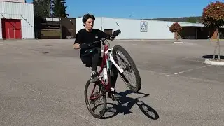 J’APPRENDS À UN DÉBUTANT DE 14 ANS À FAIRE DES WHEELING ! 😱 #Ep7