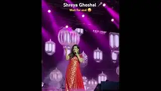 Wait for Shreya Ghoshal reaction 😜 #indiansinger #liveconcert #delhi