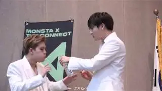 [몬스타엑스 아이엠] 180414 김포팬싸인회 떡먹는 창균이