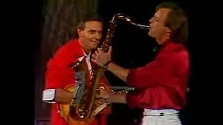 John McLaughlin and Mahavishnu Orchestra (J.Hellborg, B. Evans)  Juan les Pins, France, Juillet 1986