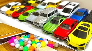Drive your cool car down the slope and dive into the colorful balls!