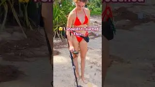 🫣 I Shouldn&rsquo;t Have Touched This&hellip; Subscribe ❤️ #beach #beachfinds #treasuresearch #beachday