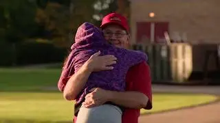Bus company owner goes above and beyond for his students (2016)