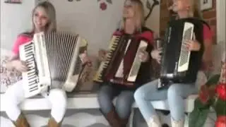 As Garotinhas de Ouro cantam e encantam