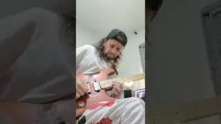 Praticando improviso tem uns errinhos. Practicing improvisation so there's some errors