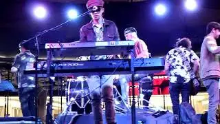 The Moonflowers Sweat a la la long by {Inner Circle  Cover}@NewportWorldResorts Bar 360